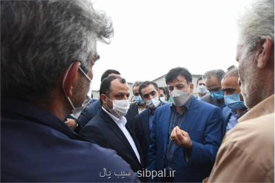 انتقاد وزیر اقتصاد از دپوی 2 میلیون تن کالای اساسی در بندر امام