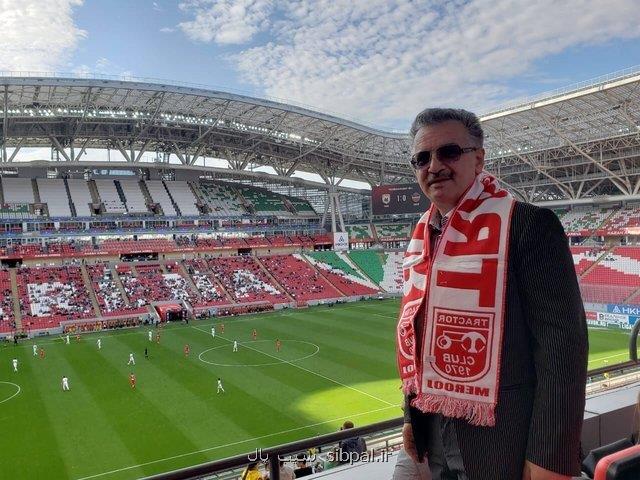 مالك تراكتور در میان بدهكاران بانكی، عكس